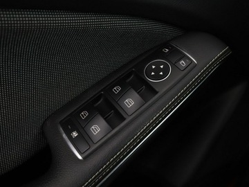 Mercedes Klasa A W176 Hatchback 5d Facelifting 180 122KM 2015 Mercedes A 180 półskóra navi grzane fotele, zdjęcie 33