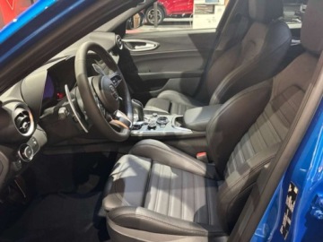 Alfa Romeo Giulia II Sedan Facelifting 2023 2.0 GME Turbo 280KM 2025 ALFA ROMEO Giulia Turbo Veloce Q4 Sedan 2.0 (280KM) 2025, zdjęcie 5