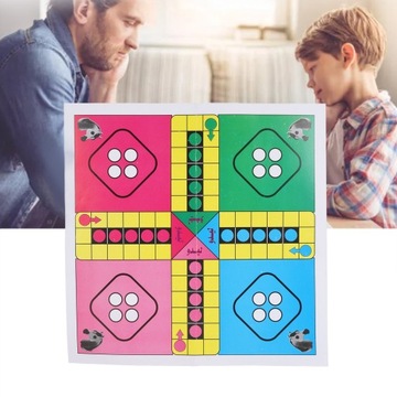 Летающая семейная шахматная игра. Пластиковая семейная шахматная игра в полете.