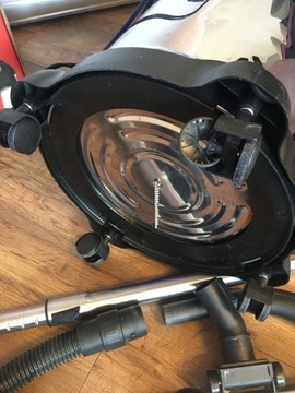 Универсальный пылесос HOOVER TWDH1400.