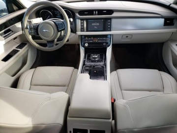 Jaguar XF II 2018 Jaguar XF Premium 2018 2.0l 2.0 Benzyna 247KM, zdjęcie 8
