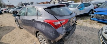 Hyundai i30 II Hatchback 5d 1.4 MPI 100KM 2015 Hyundai i30 2015r, 1.4 Benzyna. Uszkodzony prawy bok i tyl. Jezdzi. 1.4, zdjęcie 2