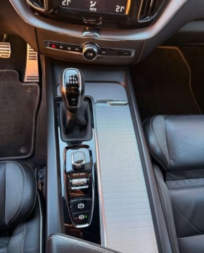 Volvo XC60 II Crossover D4 190KM 2020 Volvo XC 60 R_DESIGN 2.0D4 190ps 6Biegow AWD4x4 Kamera FullLed Bezwypadkow, zdjęcie 26