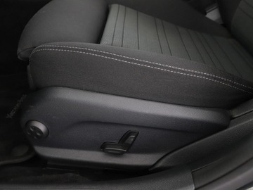 Mercedes Klasa C W205 Kombi Facelifting 2.0 220d 194KM 2019 Mercedes C 220 Avantgarde automat 194KM navi, zdjęcie 37