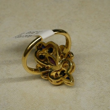 Piękny pierścionek z szafirami ze złota próby 750