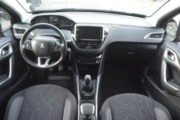 Peugeot 2008 I SUV Facelifting 1.2 PureTech 82KM 2017 Peugeot 2008 1.2 doinwestowany Android Auto Car, zdjęcie 17