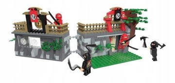 Playtive zestaw klocków kryjówka Ninja 336 el