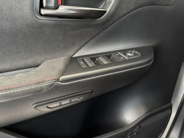 Toyota C-HR II SUV 2.0 Hybrid Dynamic Force 197KM 2024 Toyota C-HR 2.0 Hybrid GR Sport 2.0 Hybrid Dynamic, zdjęcie 17