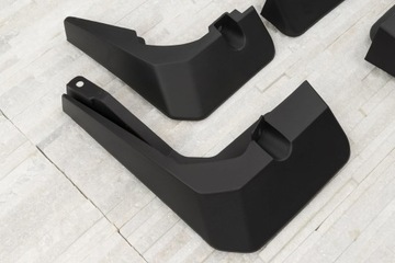 FORD FOCUS MK4 IV 18- КОМПЛЕКТ СПЕЦИАЛЬНЫХ БРЫЗГОВИКОВ