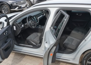 Volvo V60 II  2024 Volvo V60 2,0T 177 aut Hak Ogrz,Kier.+4xFotele Kamera DVD DAB NFC perła TOP, zdjęcie 8