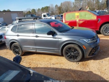 Volkswagen Tiguan II 2022 Volkswagen Tiguan 2022 Volkswagen Tiguan 2.0T SE R-Line Black FWD 2.0 184KM, zdjęcie 5