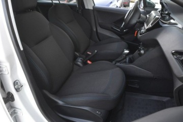 Peugeot 208 I Hatchback 5d Facelifting 1.2 PureTech 82KM 2018 Peugeot 208 1.2 Benzyna Style gwarancja przebiegu, zdjęcie 18