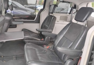 Chrysler Grand Voyager 2.8 CRD 163KM 2010 Chrysler Grand Voyager 2010r, 2.8 DIESEL. AUTOMAT. Uszkodzony tyl. Jezdzi, zdjęcie 10