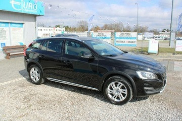 Volvo V60 I Kombi Facelifting 2.0 D4 DRIVE-E 190KM 2018 Volvo V60 Cross Country Momentum 190HP F-vat Salon, zdjęcie 4