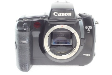 Пленочная камера Canon EOS 5 QD с кварцевым календарем и объективом EF 28–105 мм F/3,5–4,5 USM