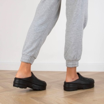 ЧЕРНЫЕ ШЛЕПАНЦЫ, ПЕННЫЕ КЛОГИ 37