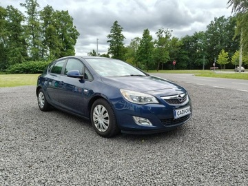 Opel Astra J Hatchback 5d 1.6 Twinport ECOTEC 115KM 2010 Opel Astra Książka serwisowa., zdjęcie 2