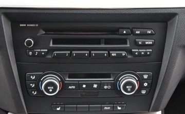 BMW Seria 3 E90-91-92-93 Limuzyna E90 320i 170KM 2009 BMW Seria 3 2.0 i Klimatyzacja automatyczna Podgrzewane fotele 1 rok gw, zdjęcie 18