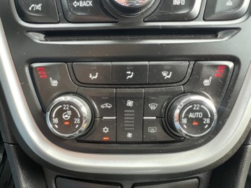 Opel Mokka I SUV 1.6 CDTI Ecotec 136KM 2015 Opel Mokka KLIMATYZACJA NAWIGACJA PARKTRONIC GRZANE FOTELE GRZANA KIEROWNI, zdjęcie 9