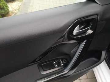 Peugeot 208 I Hatchback 5d 1.4 HDI 68KM 2013 Peugeot 208 1.4 HDI 68KM Klimatyzacja Tempomat, zdjęcie 10