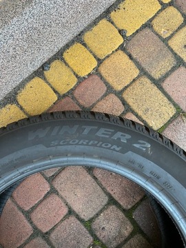 PIRELLI ZIOMOWE OPONY WINTER 2 SCORPION 235/55/R19 KPL DOT.2222
