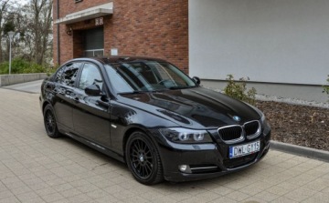 BMW Seria 3 E90-91-92-93 Limuzyna E90 318i 143KM 2010 BMW Seria 3 Lift 2010 r. Bezwypadkowy 2.0 Benzyna 143KM, zdjęcie 5
