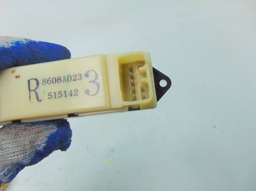 MITSUBISHI GRANDIS 05R PŘEPÍNAČ OKNO PRAVÝ