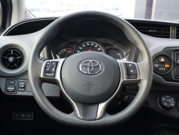Toyota Yaris III Hatchback 5d Facelifting 2017 1.0 VVT-i 72KM 2020 Toyota Yaris 1.0 VVT-i, Salon Polska, zdjęcie 14