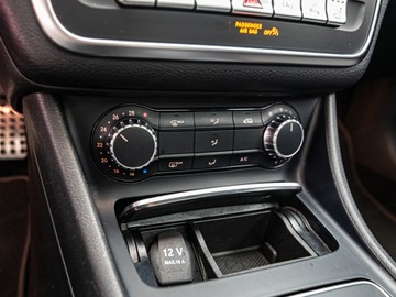 Mercedes CLA C117 Shooting Brake Facelifting 2.0 220 184KM 2017 MERCEDES-BENZ CLA 220 4-Matic Combi 2.0 184KM 2017, zdjęcie 20