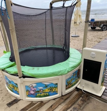 Игровой автомат «батут» с монетоприемником