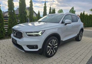 Volvo XC40 Crossover Plug-In Facelifting 1.5 T4 211KM 2022 Volvo XC 40 Volvo XC 40 T4 Recharge DKG Essential 1.5 Hybryda Plug-in 211KM