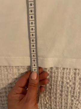 Базовая белая футболка Zara с летним карманом