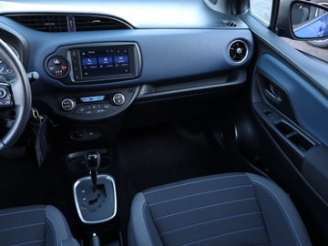 Toyota Yaris III Hatchback 5d Facelifting 2017 1.5 Dual VVT-iE 111KM 2020 Toyota Yaris 1.5 Dual VVT-i, Salon Polska, zdjęcie 7