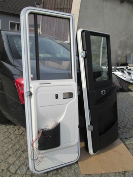 КОМПЛЕКТНЫЕ ДВЕРИ ОТ ВОДИТЕЛЯ КАМЕРЫ INTEGRA HYMER