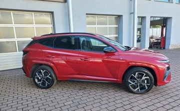 Hyundai Tucson IV SUV HEV Facelifting 1.6 T-GDI HEV 215KM 2025 Hyundai Tucson Hyundai Tucson 1.6 T-GDI HEV 215KM N-line Ultimate Red Od, zdjęcie 4