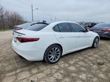 Alfa Romeo Giulia II Sedan 2.0 TBi 280KM 2018 Alfa Romeo Giulia 2018 ALFA ROMEO GIULIA Q4 2.0 Benzyna 280KM, zdjęcie 3