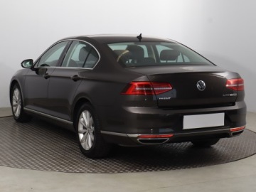 Volkswagen Passat B8 Limousine 2.0 TSI BlueMotion Technology 220KM 2017 VW Passat 2.0 TSI, Salon Polska, Serwis ASO, zdjęcie 3