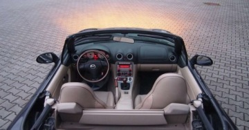 Mazda MX-5 II 1.6 16V 110KM 2004 Mazda MX-5 Memories LimitedEdition DrewnianeWykonczeniaJasna Skora1Wlascic, zdjęcie 4
