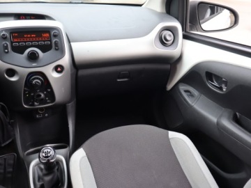 Toyota Aygo II Hatchback 5d 1.0 VVT-i 69KM 2016 Toyota Aygo 1.0 VVT-i, Salon Polska, Klima, zdjęcie 7