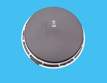 Часы прижались в отверстие