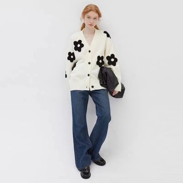 Sweter rozpinany w kwiaty