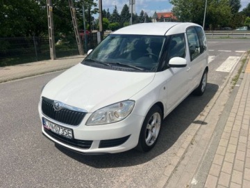 Skoda Roomster Mikrovan Facelifting 1.6 TDI CR DPF 90KM 2013 Skoda Roomster Klimatyzacja Nawigacja Kamera El.Szyby El.Lusterka Hak 1.6
