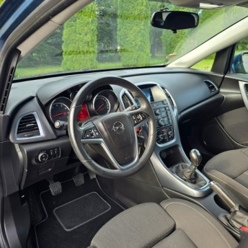 Opel Astra J Sports Tourer Facelifting 1.4 Twinport ECOTEC 100KM 2013 Opel Astra J 1.4 Benzyna 100KM Selection, zdjęcie 29
