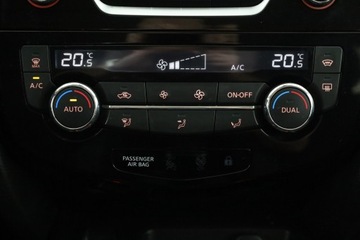 Nissan Qashqai II Crossover 1.6 DIG-T 163KM 2017 Nissan Qashqai 1.6 DIG-T, Salon Polska, zdjęcie 9