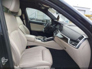 BMW X6 G06 2021 BMW X6 M50i 2021 4.4 Benzyna 523KM, zdjęcie 9