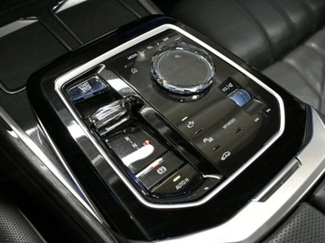 BMW Seria 7 G70 Sedan 3.0 40d 299KM 2025 BMW Seria 7 740d xDrive Sport Sedan 3.0 (299KM) 2025, zdjęcie 7