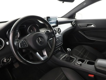 Mercedes CLA C117 Shooting Brake 1.6 180 122KM 2015 Mercedes CLA 180 półskóra navi klima grzane, zdjęcie 13