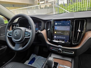 Volvo XC60 II 2023 VOLVO XC60 Plus Bright Theme, B5 2.0l Mild Hybrid 250KM Przebieg:50, 022, zdjęcie 8