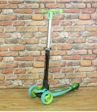 ТРЕХКОЛЕСНЫЙ БАЛАНСОВЫЙ САМОКАТ СО СВЕТОДИОДНЫМИ КОЛЕСАМИ 50 кг