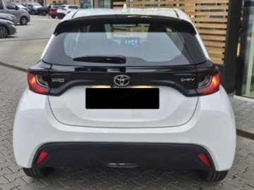 Toyota Yaris IV Hatchback Facelifting 1.5 Hybrid Dynamic Force 116KM 2026 Od ręki - Comfort 1.5 Hybrid 116KM | Podgrzewane fotele!, zdjęcie 4